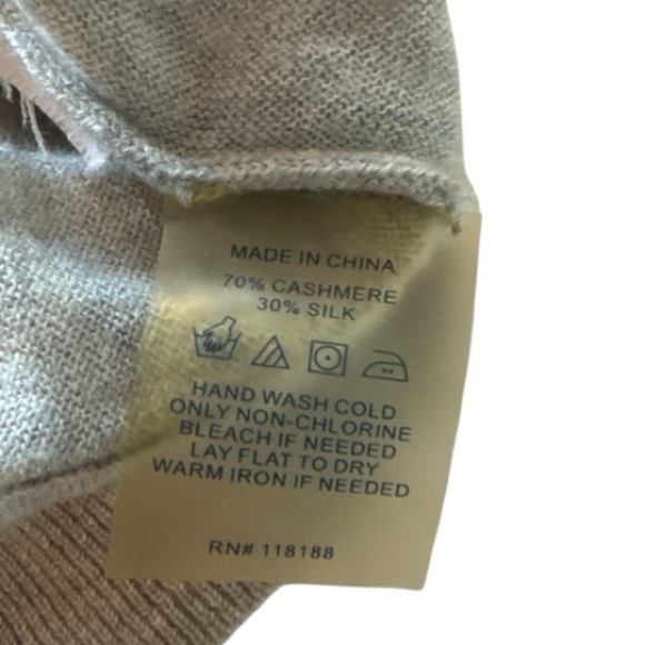 Martin + Osa Gray Cashmere Silk Sweater V-Neck 3/4 Sleeve Top Size Small - Picture 6 of 11